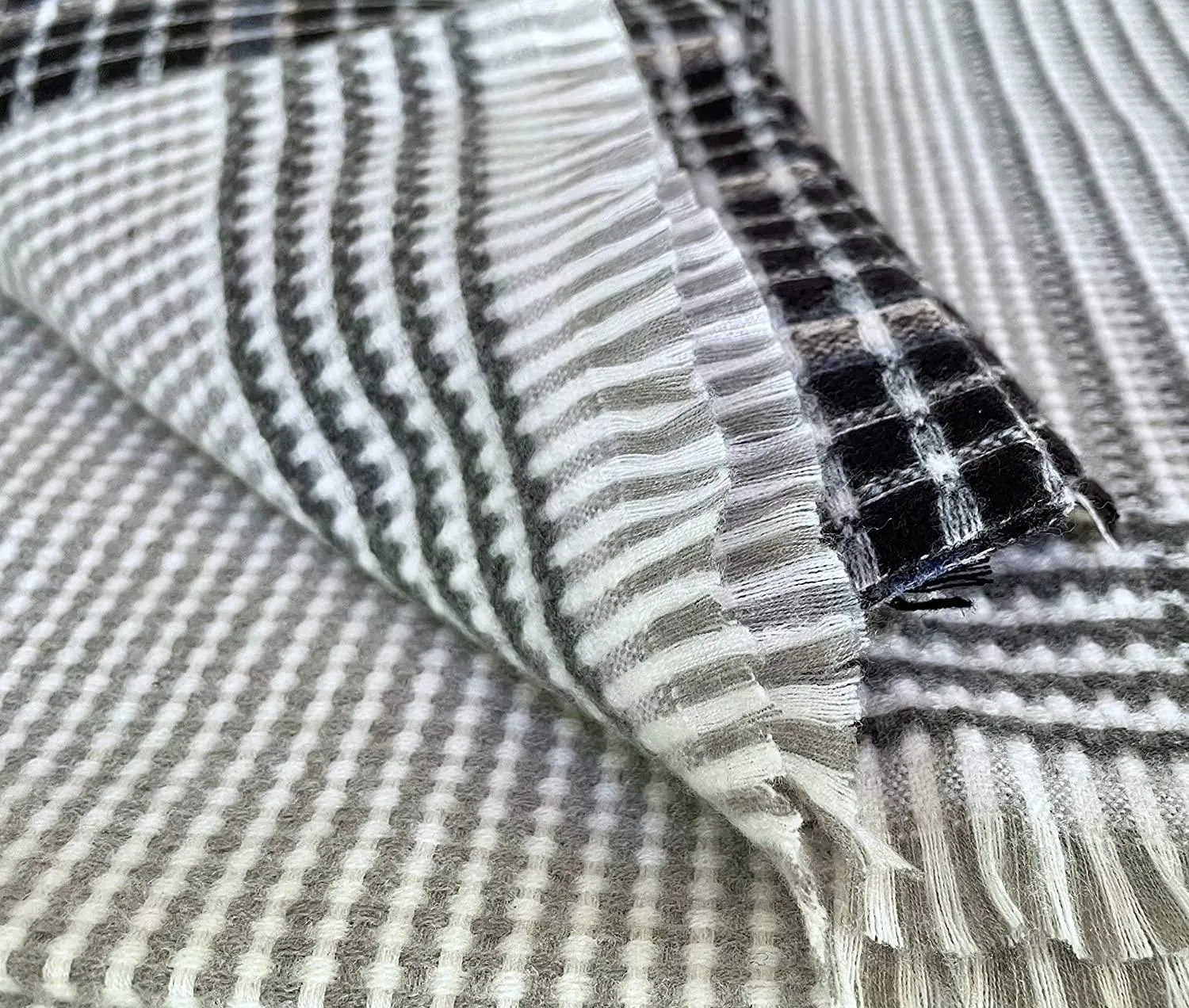 Authentic men's cashmere scarf, superb fabric, delight for your winter. (63x200)