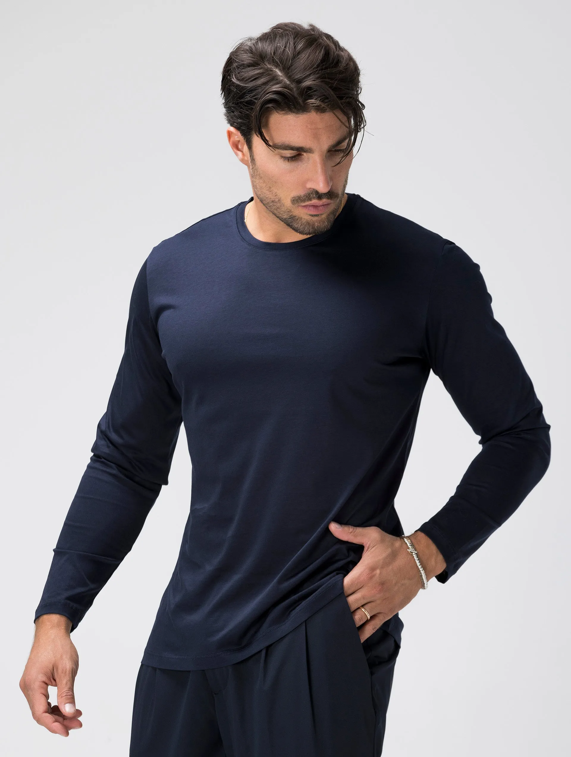 CHARLIE LONG SLEEVED T-SHIRT IN NAVY