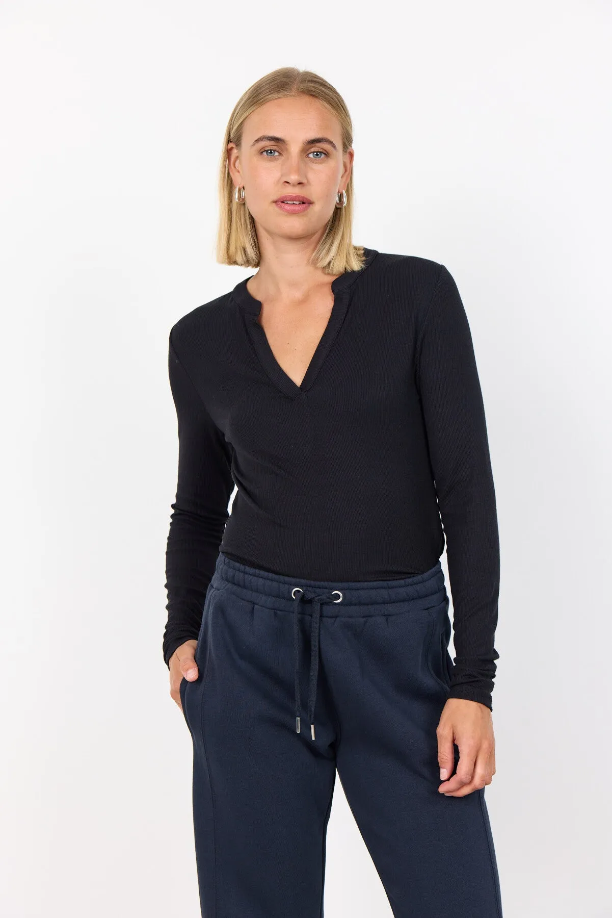 LR-IKA 22 Blouse Black