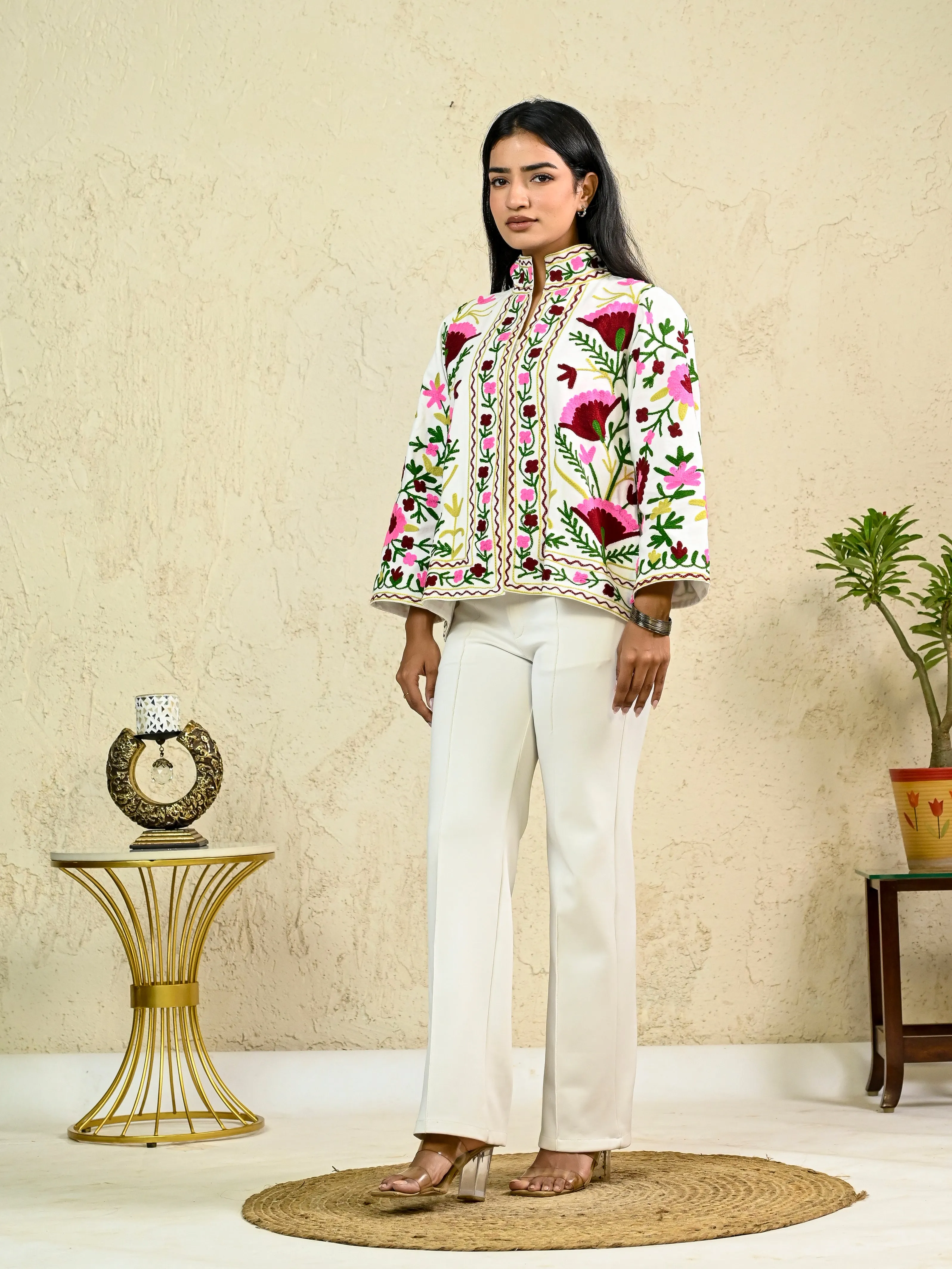 MULTI FLORAL EMBROIDERY SHORT JACKET