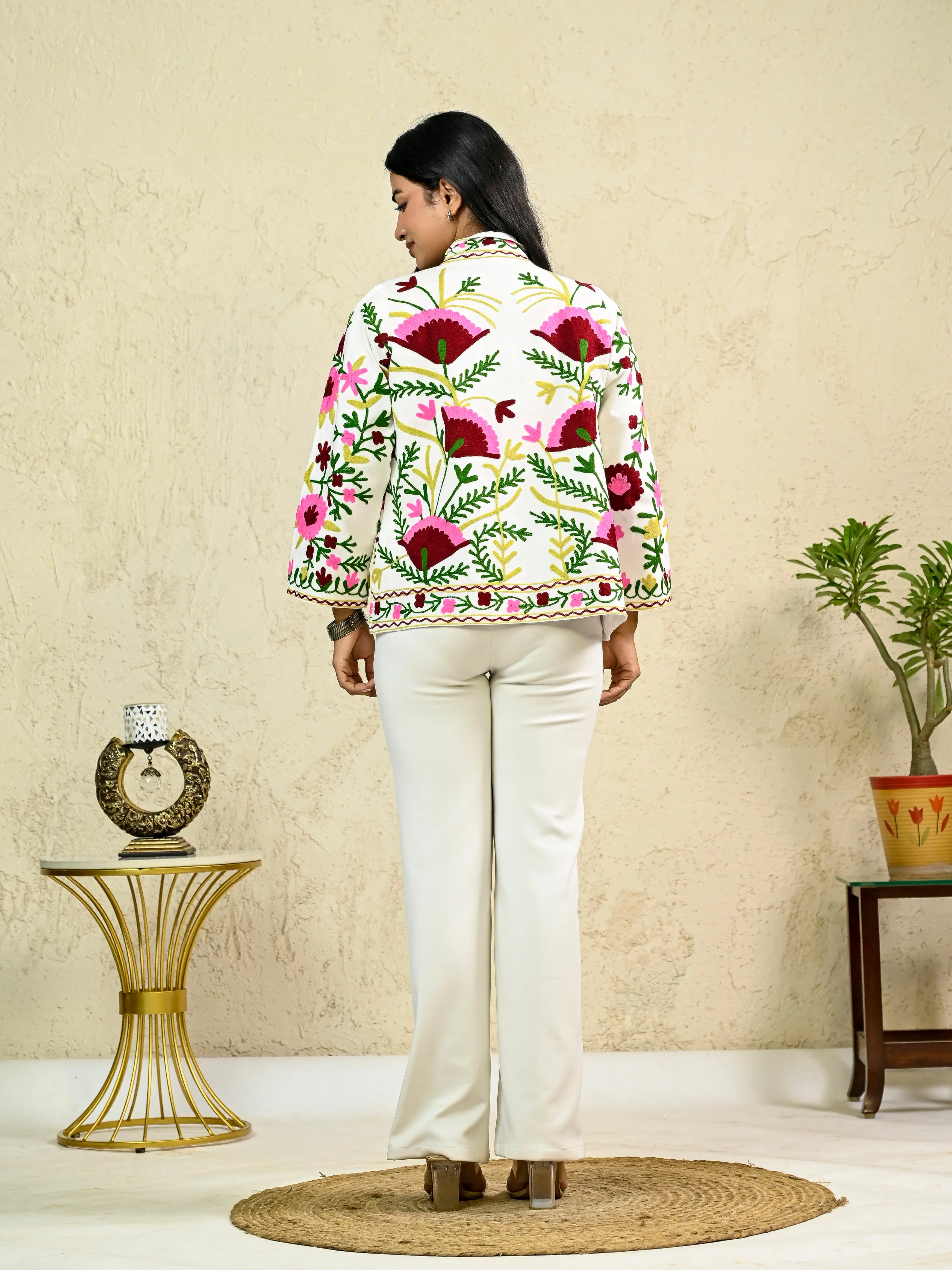 MULTI FLORAL EMBROIDERY SHORT JACKET