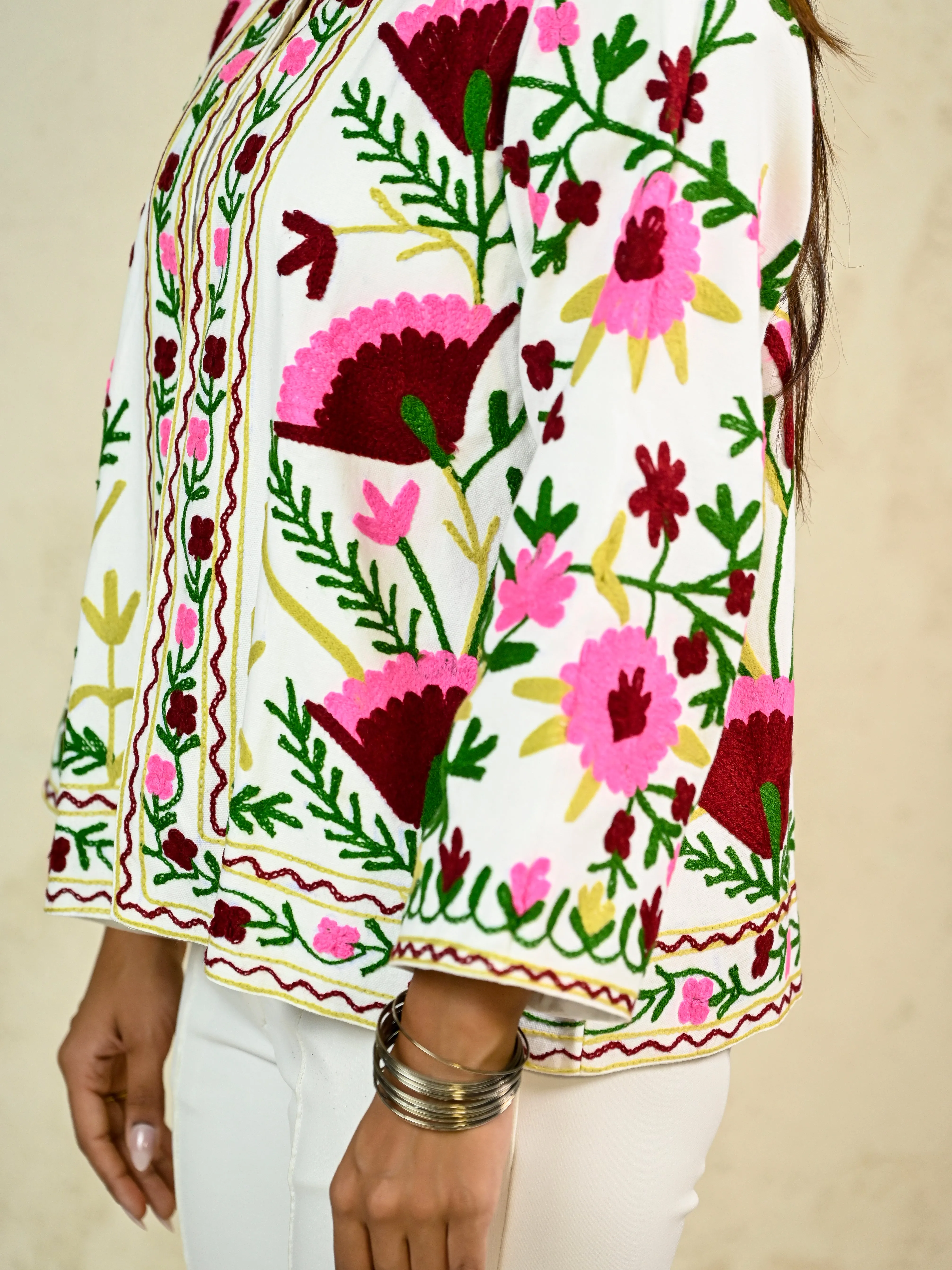 MULTI FLORAL EMBROIDERY SHORT JACKET