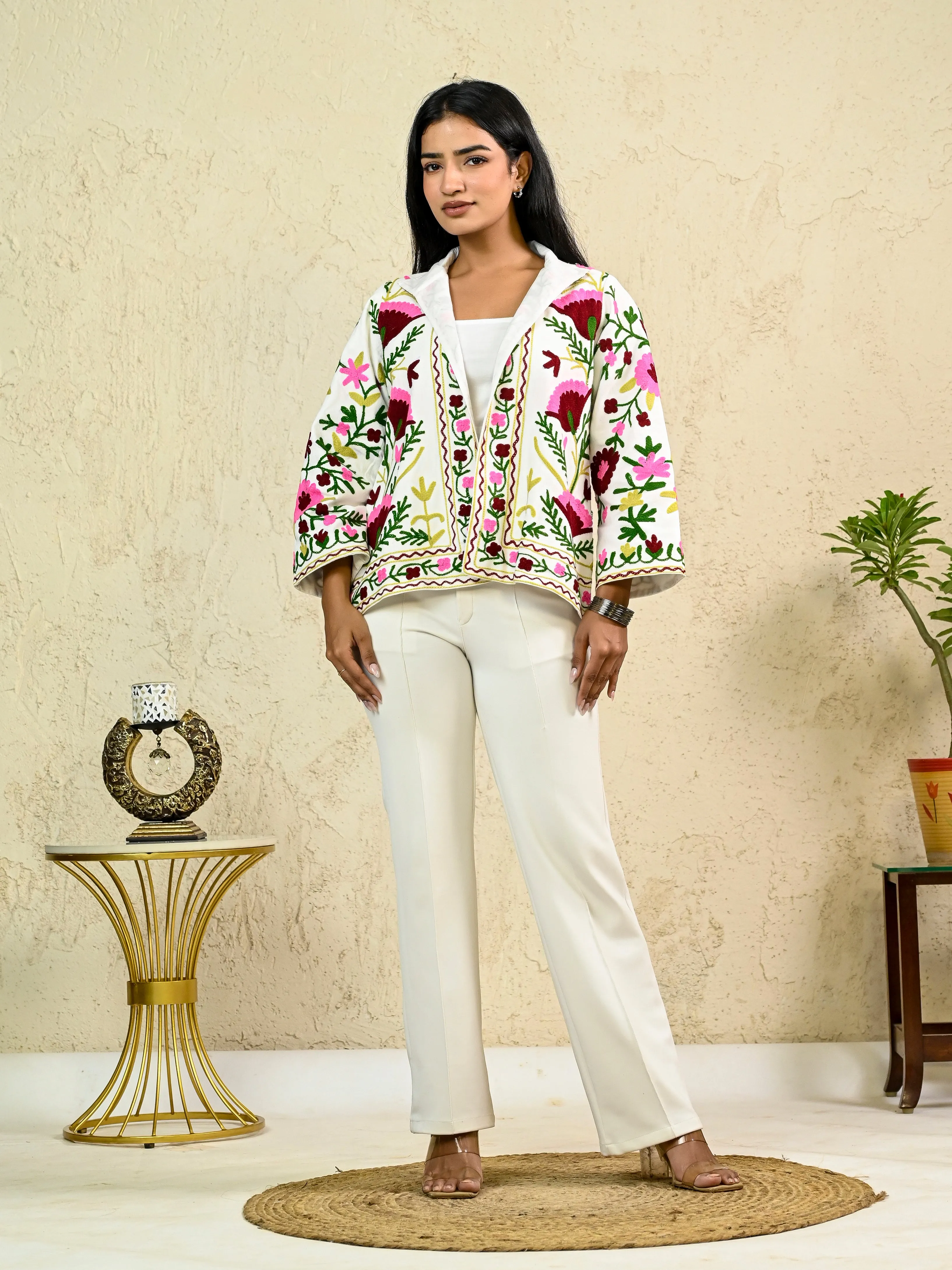 MULTI FLORAL EMBROIDERY SHORT JACKET